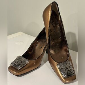 J. Renee Gold Bronze High Heel. Square Jewel Square Toe Vintage Look Sz 7.